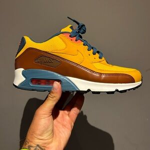 Air Max 90 - sz 8.5 (Men’s) 10 (Women’s)